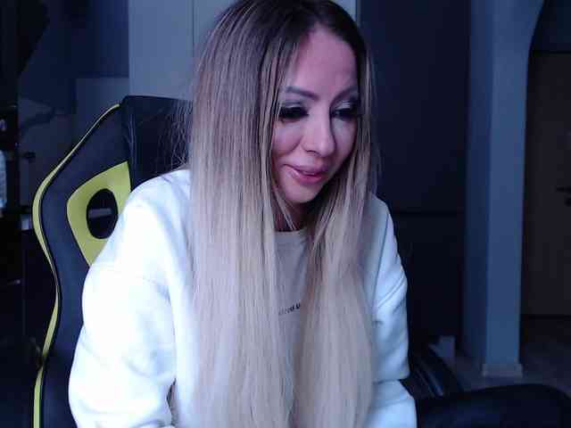 blondalina webcam