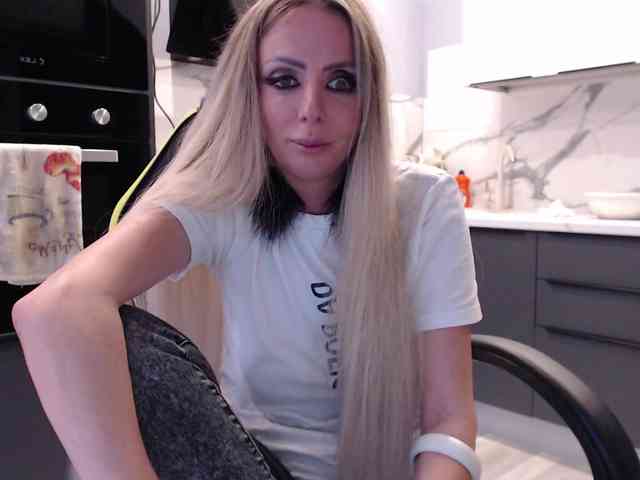 blondalina webcam