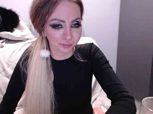 blondalina webcam