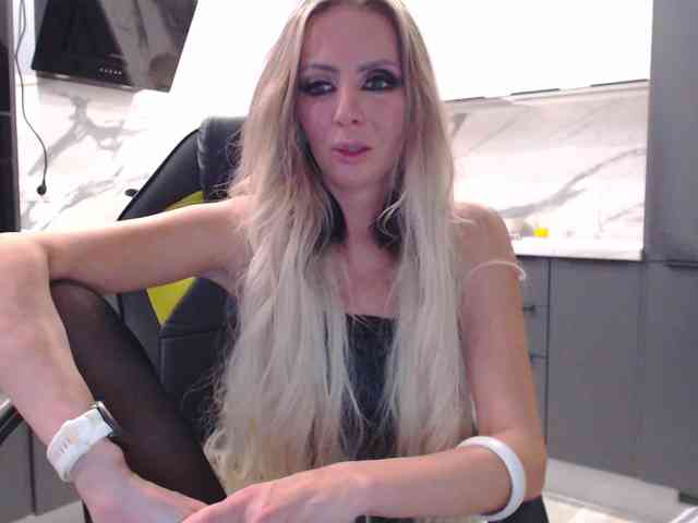 blondalina webcam