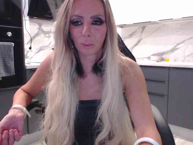 blondalina webcam