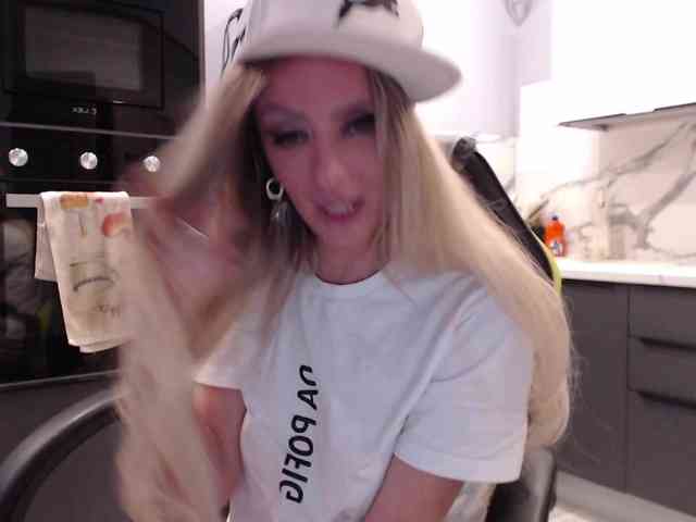 online nude chatroom Blondalina