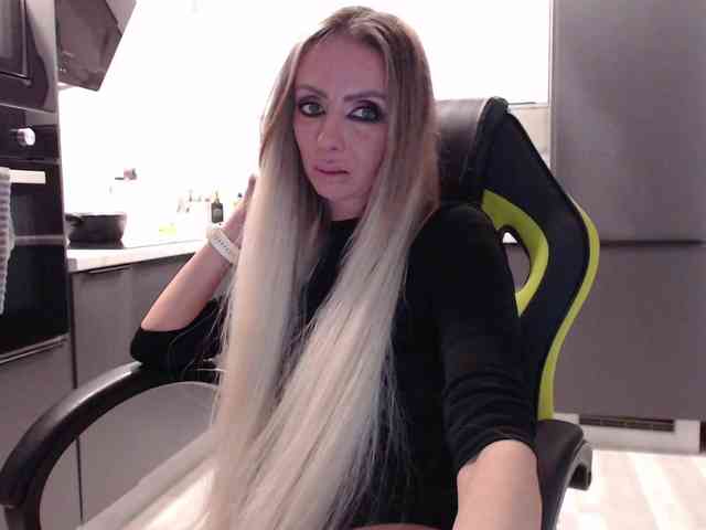 blondalina webcam