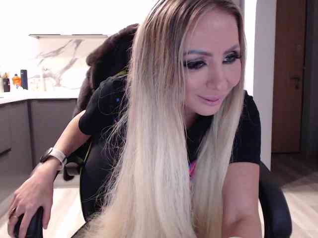 blondalina webcam