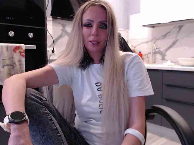 blondalina webcam