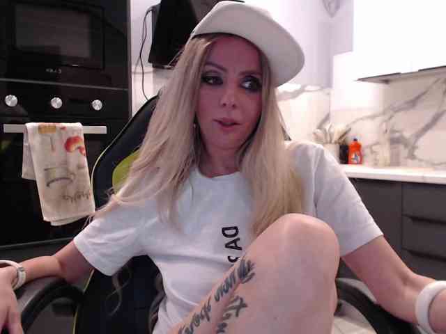 blondalina webcam