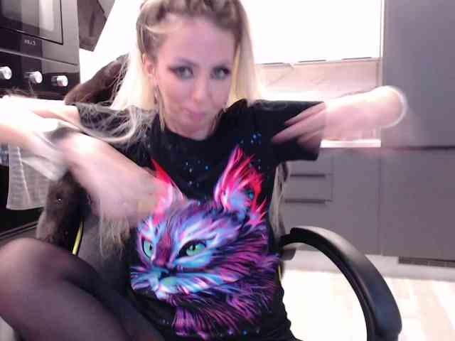 blondalina webcam