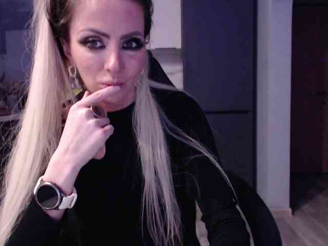 blondalina webcam