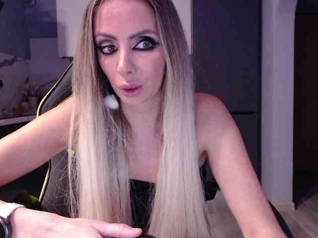 blondalina webcam