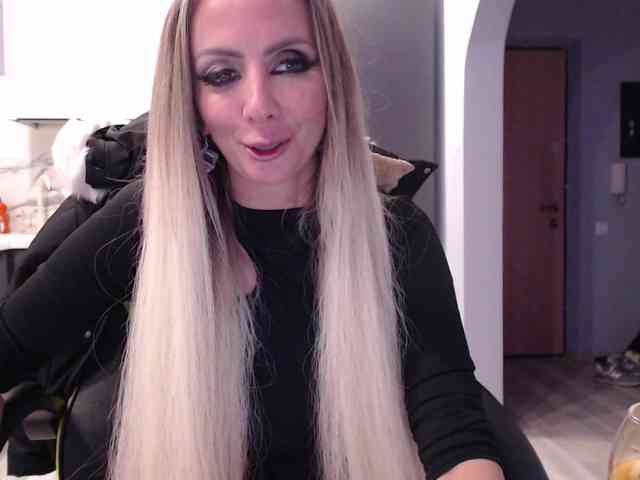 blondalina Live Webcam on BongaCams