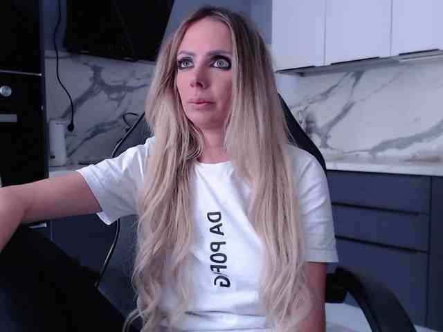 blondalina webcam