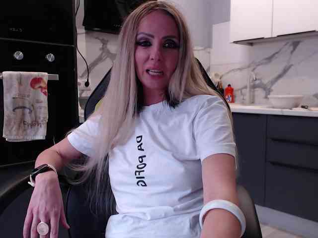 blondalina webcam