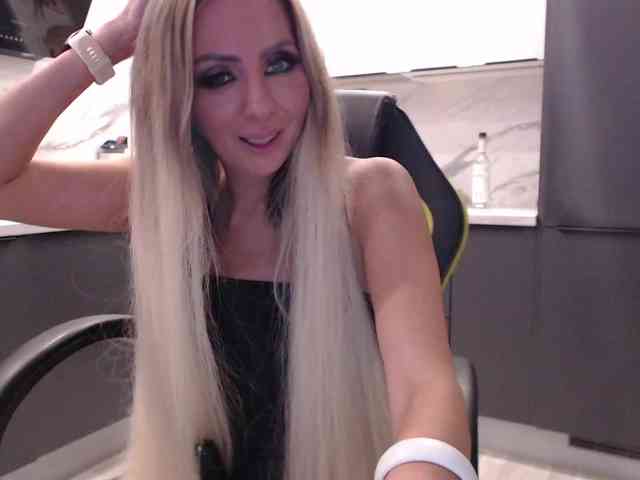 blondalina webcam