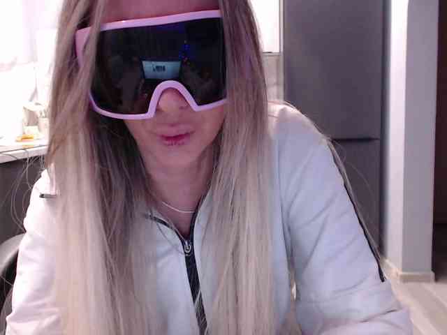 blondalina webcam