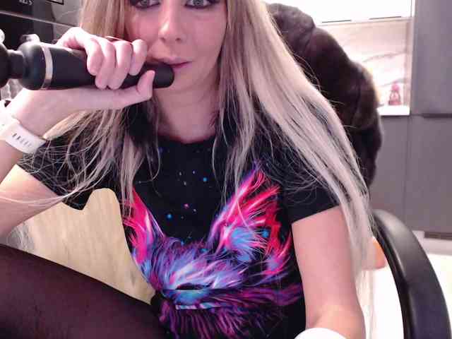 blondalina webcam