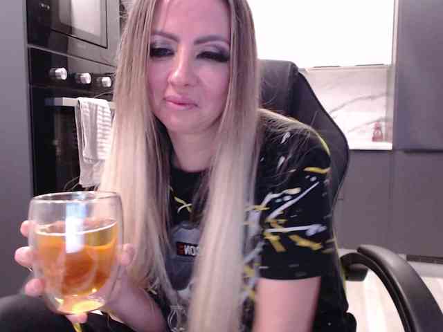 blondalina webcam