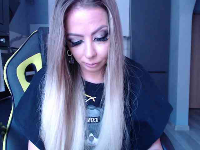 blondalina webcam