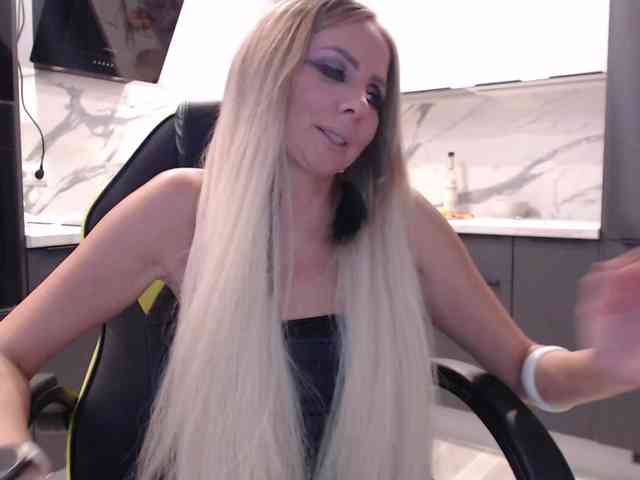 blondalina webcam