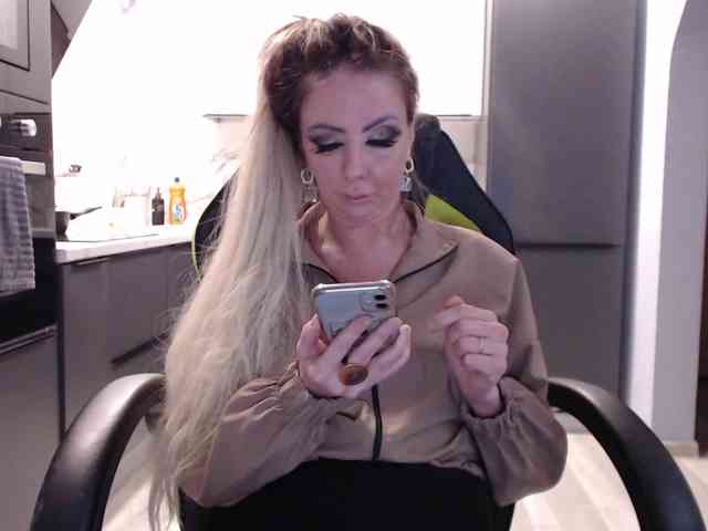 blondalina webcam