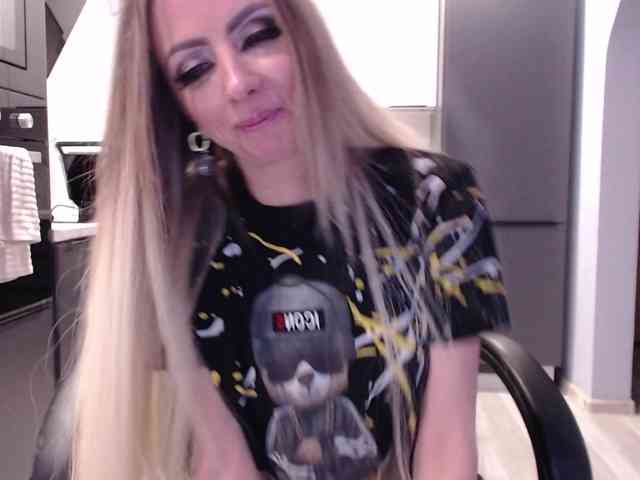 blondalina webcam