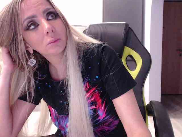 blondalina Live Webcam on BongaCams