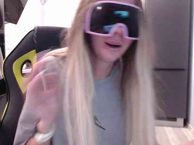 blondalina webcam