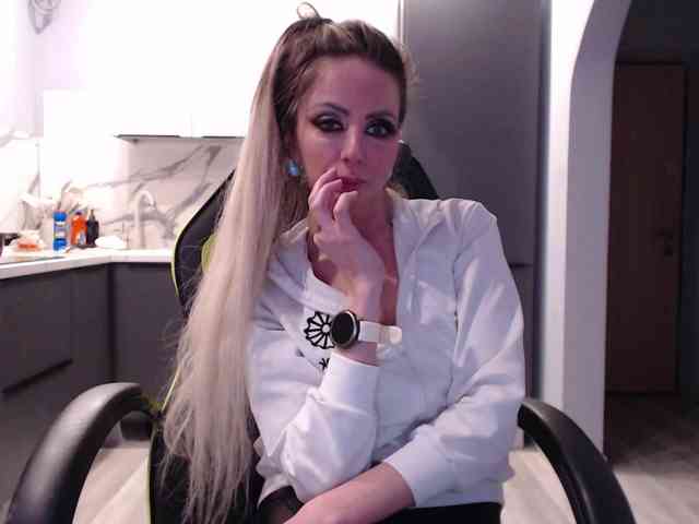 blondalina webcam