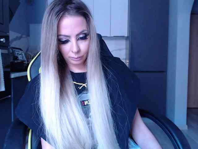 blondalina webcam