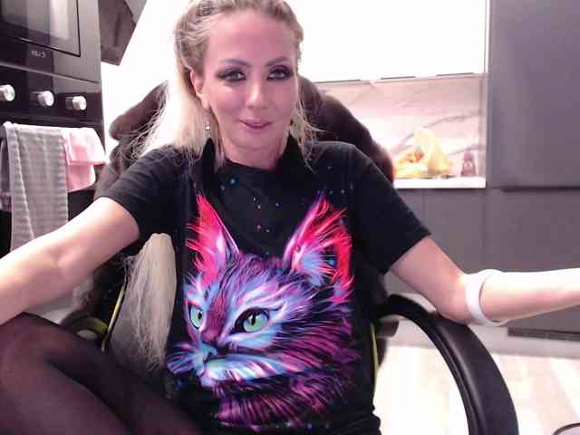 blondalina webcam