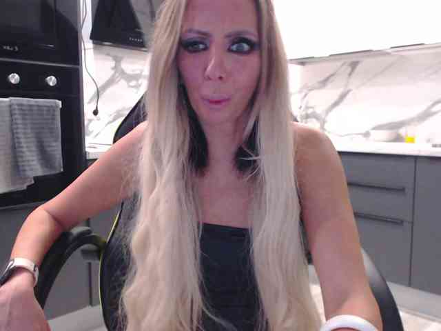 blondalina webcam