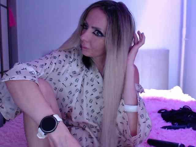 blondalina webcam