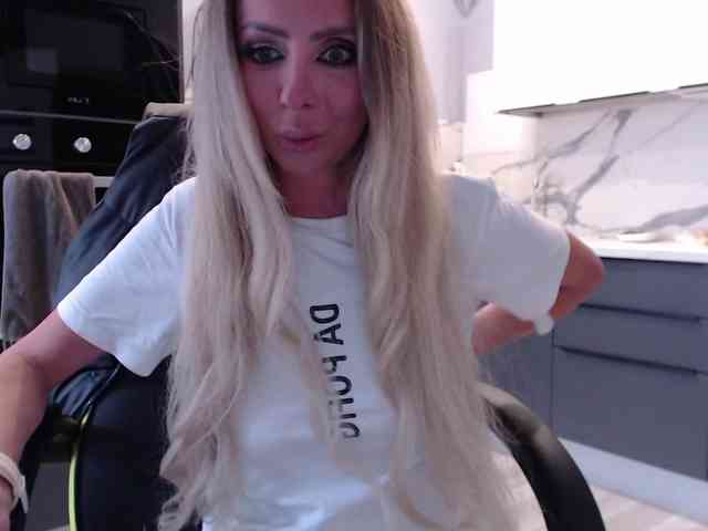 blondalina webcam