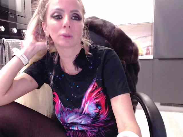 blondalina webcam