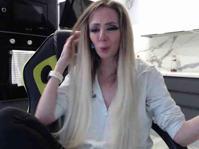 blondalina webcam
