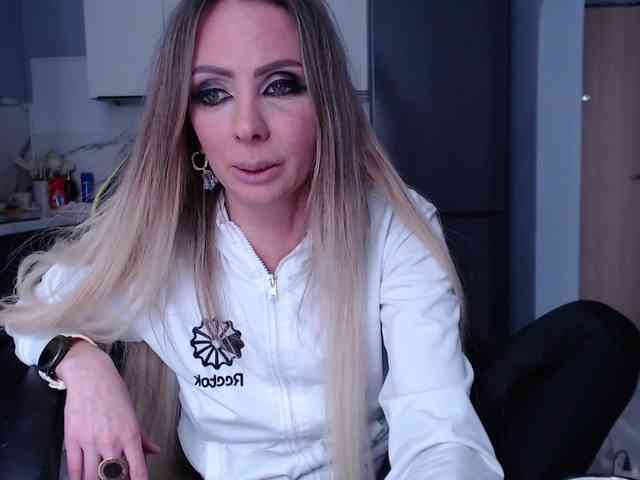 blondalina webcam