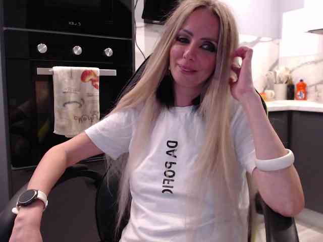 free nude chat room Blondalina
