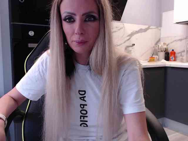 blondalina webcam