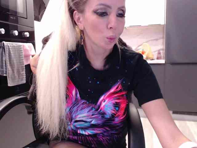 blondalina webcam