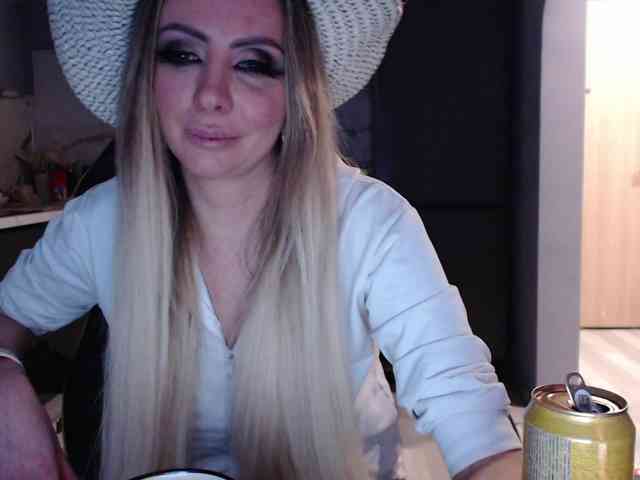 blondalina webcam