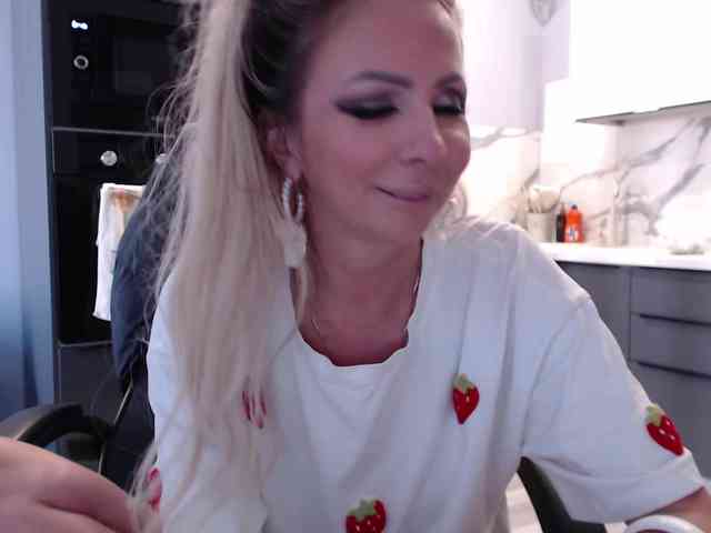 blondalina webcam