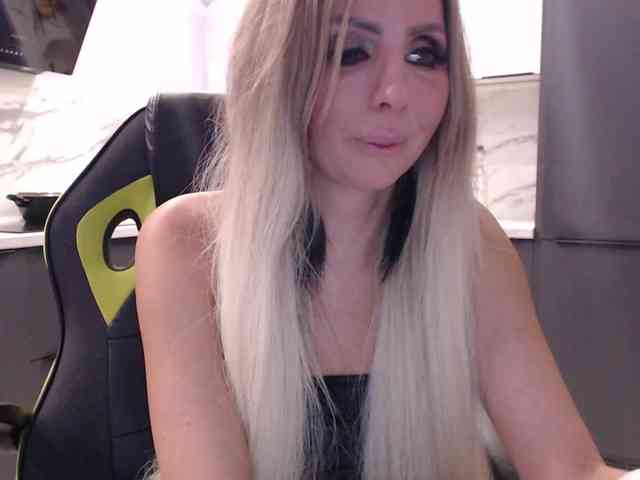 blondalina webcam