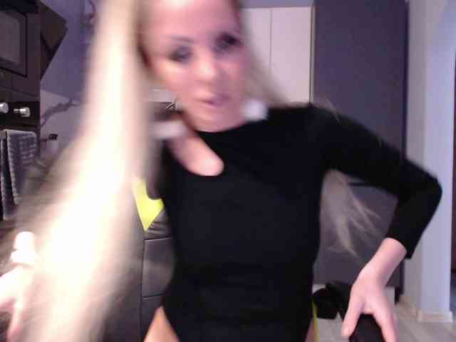 blondalina webcam