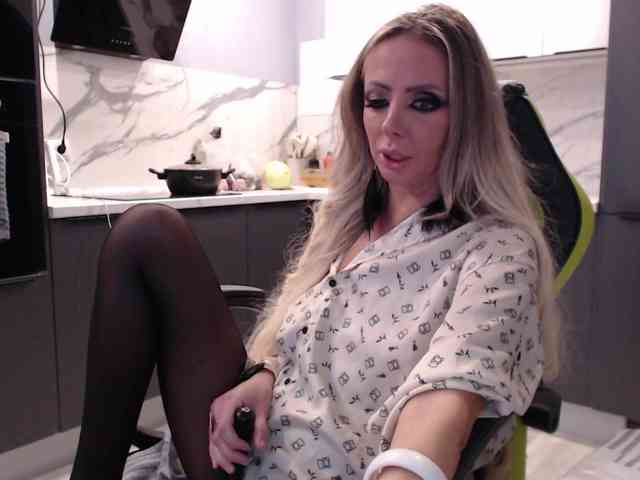 blondalina webcam