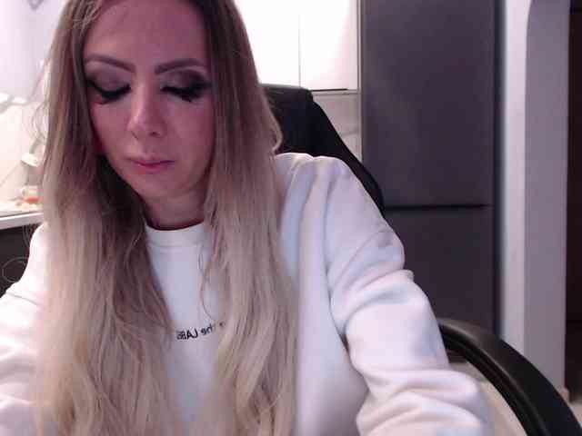 blondalina webcam