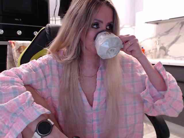 blondalina webcam