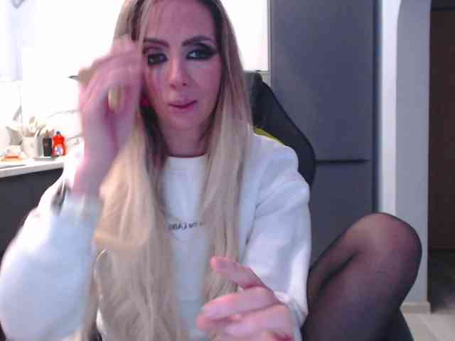 blondalina webcam