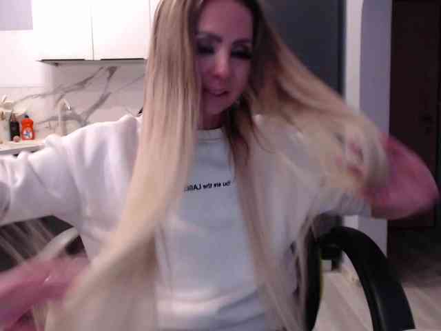 blondalina webcam