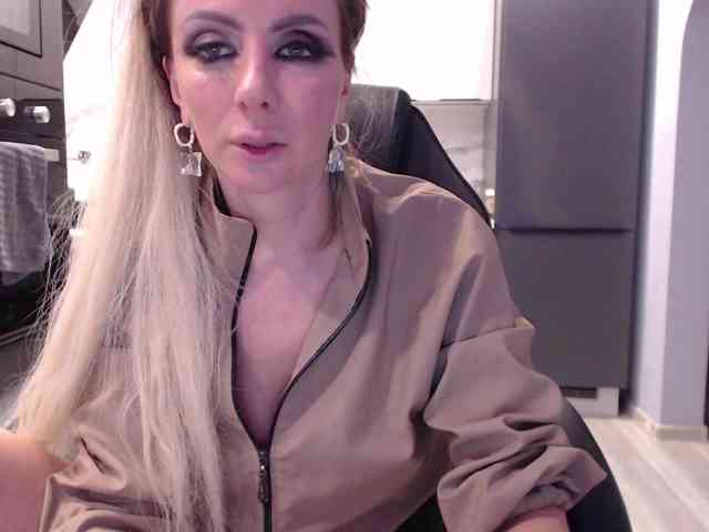 blondalina webcam