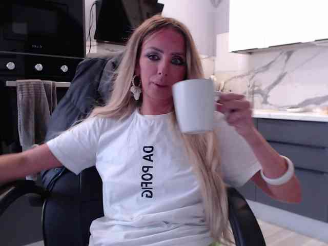 blondalina webcam