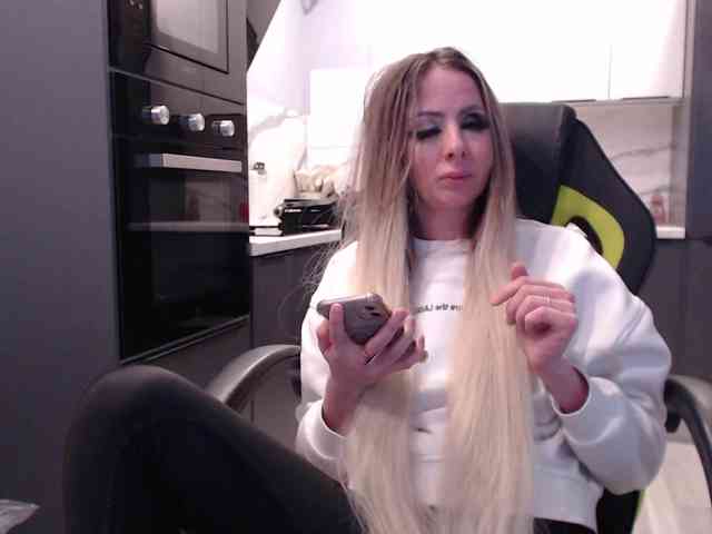 blondalina webcam